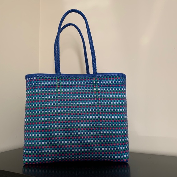 FUN BEACH PLASTIC TOTE BAG MADE IN OAXACA MEX. - Picture 2 of 3